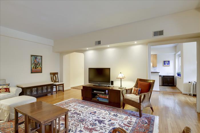 3901 Connecticut Ave #200 NW DC Living _room